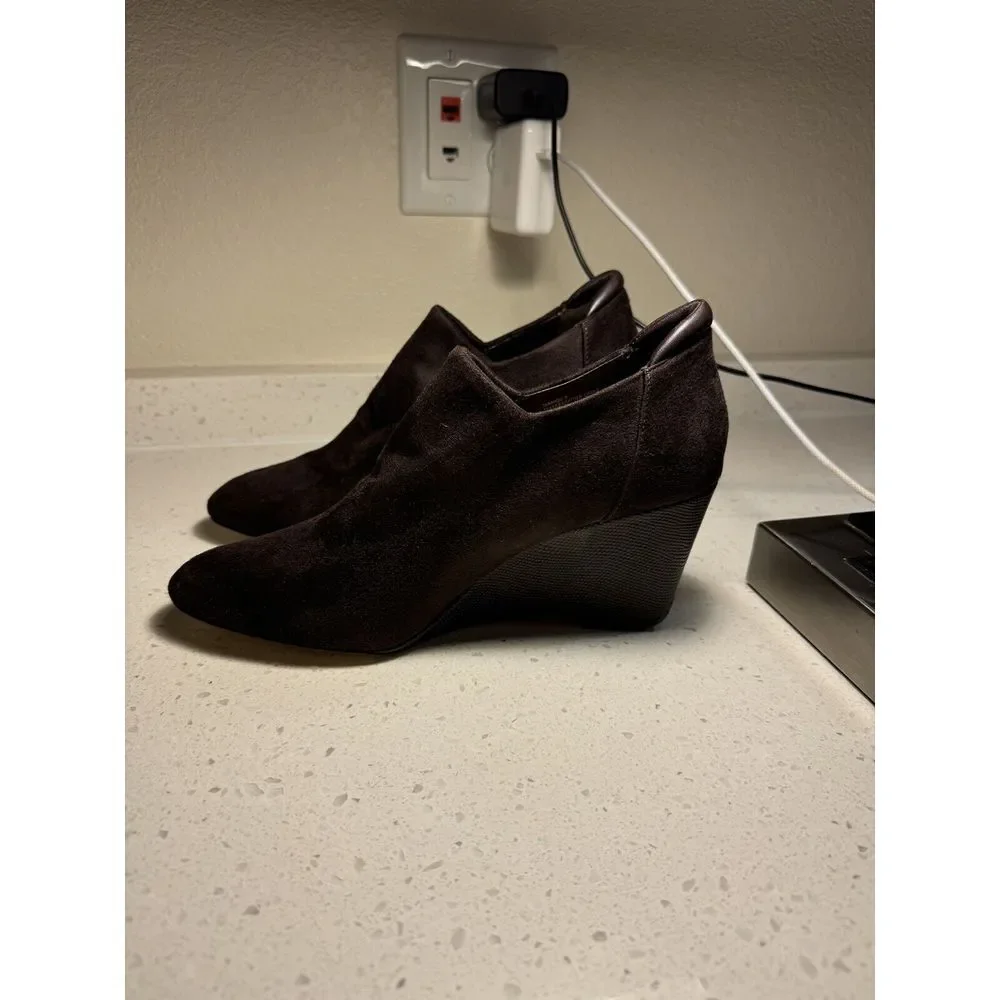Donald Pliner Women's Tanah Stretch Suede Fashion Boot Size‎ 9 Brown
